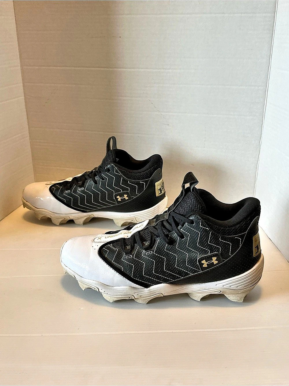 Under Armour Hammer MC Athletic Shoes US 8.5 Black & White